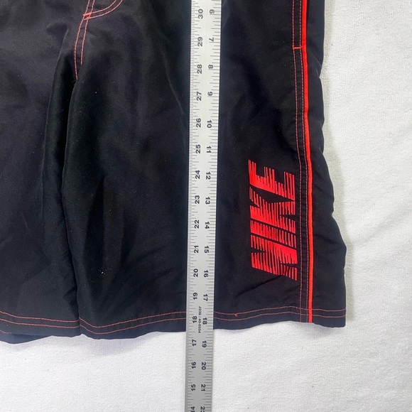 Nike Swim Trunks Black Red Swoosh Board Shorts Men’s L Y2K swimming surf 1701 - Picture 5 of 7
